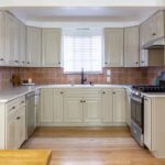 Evan Thomas Instagram – 2 large kitchens on last night’s episode! Both were fairly “neutral-ish” (at least for Keith lol). Which one did you prefer?? White and bright or more earthy?

Thanks @greatlakesgm for supplying the beautiful counters!! Detroit, Michigan