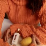 Evelin Kostova Instagram - Ето го и него! Най-новия серум на Loreal Paris Revitalift Clinical 12% Der-Grade Vitamin C + E Salicylic Serum. Той може да върши 3 неща едновременно! А именно коригира липсата на блясък, неравномерния тен и първите признаци на стареене. И сега ще си кажете "Как така?" Веднага ви отговарям. Този Serum, този мощен антиоксидант е най-чистата и единствена биологична активна форма на Vitamin C. Това са факти, ето и още един! Аз също мога! Да върша 3 неща едновременно - да си лежа, да ям и да гледам телевизия! #lorealskin #LOREALPUREVITAMINC #VITAMINC #LOREALSKIN #partnership @lorealparis