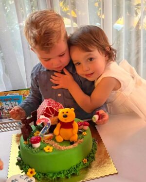 Evelin Kostova Instagram - Тази седмица беше така... ❤️🍬🧚🥳
А следващата...
27.09 - Басейнът
28.09 - Урок по български
29.09 - Черна комедия
30.09 - Арсеник и стари дантели
Всичко това в @armytheatre
Заповядайте 😜