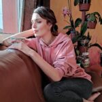 Evelin Kostova Instagram - Отскоро имам нов ритуал. Приемам Хлорофреш на @natureswaybulgaria всяка сутрин и определено се чувствам по-жизнена и енергична. 🤸🏻‍♀️Това е един много лесен и достъпен начин да се погрижите за тялото си отвътре. Всъщност хлорофиловите капки допринасят за достигане на нормалните нива на токсините и другите замърсявания в стомашно-чревния тракт. А каква е вашата сутрешна рутина за свежо начало на деня? #natureswaybulgaria #supplements #healthylifestyle #health #chlorophyll