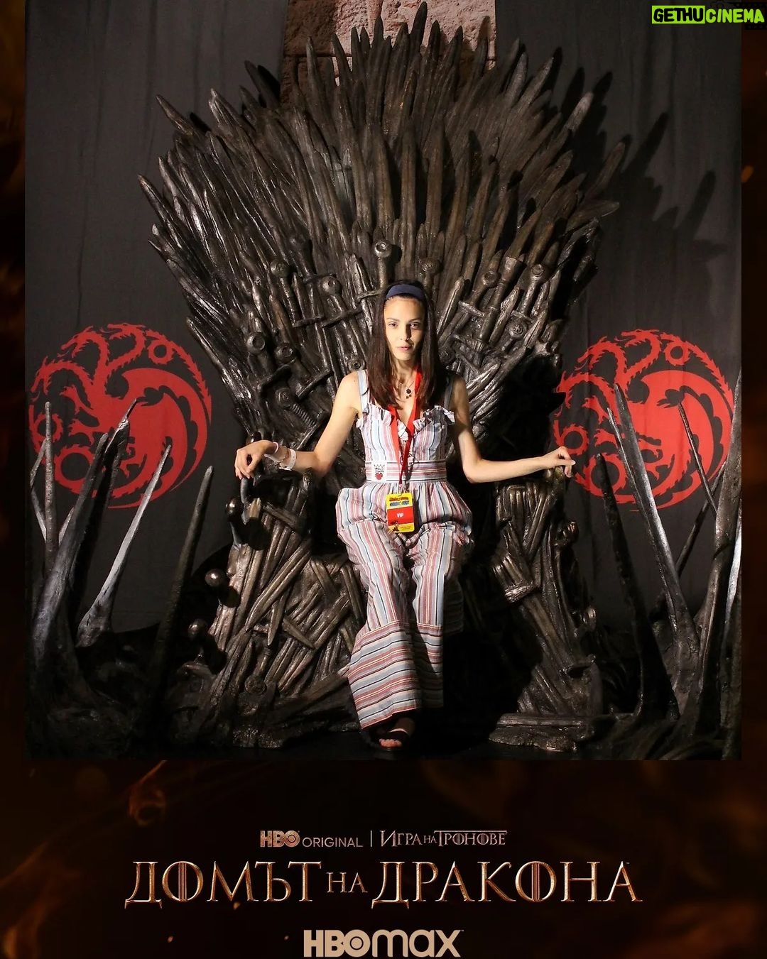 Evelin Kostova Instagram - @comiccon.bg Когато децата спят....😈