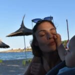 Evelin Kostova Instagram - Първата снимка Ивчето: Как искам да ти бръкна в окото с тази солета... Втората снимка Аз : Как искам да ти изям малкото сладко носле... #august#summertime 🌅