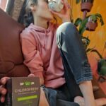 Evelin Kostova Instagram - Отскоро имам нов ритуал. Приемам Хлорофреш на @natureswaybulgaria всяка сутрин и определено се чувствам по-жизнена и енергична. 🤸🏻‍♀️Това е един много лесен и достъпен начин да се погрижите за тялото си отвътре. Всъщност хлорофиловите капки допринасят за достигане на нормалните нива на токсините и другите замърсявания в стомашно-чревния тракт. А каква е вашата сутрешна рутина за свежо начало на деня? #natureswaybulgaria #supplements #healthylifestyle #health #chlorophyll