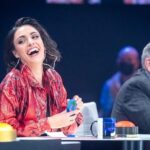 Evelin Kostova Instagram - Хорааа, започва ! Тази вечер от 20:00! @talant.btv @official.btv Настанете се удобно, щото в един момент всичките ви зъби ще бъдат на показ, като на втората снимка 😂😂😂