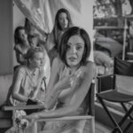 Evelin Kostova Instagram - Pregnant and furious Била съм бременна през лятото - тегаво е. Но да си с изкуствен корем (с който не можеш да се сгънеш) на адската жега в Пловдив е по-тегаво. Искам да кажа, че не ми беше трудно да съм му бясна на @niki.iliev.films 😆 Завръщане 2 @the_reunion_movie по кината от 14 февруари 📸 @christoforbalabanov
