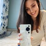 Evelin Kostova Instagram – Любов от пръв поглед. #HuaweiP60Pro #RococoPearl ❤️