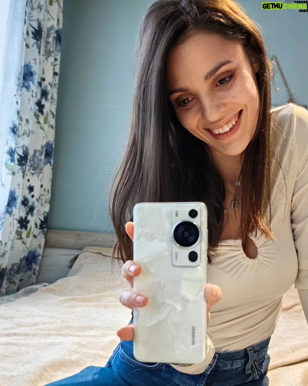 Evelin Kostova Instagram - Любов от пръв поглед. #HuaweiP60Pro #RococoPearl ❤️