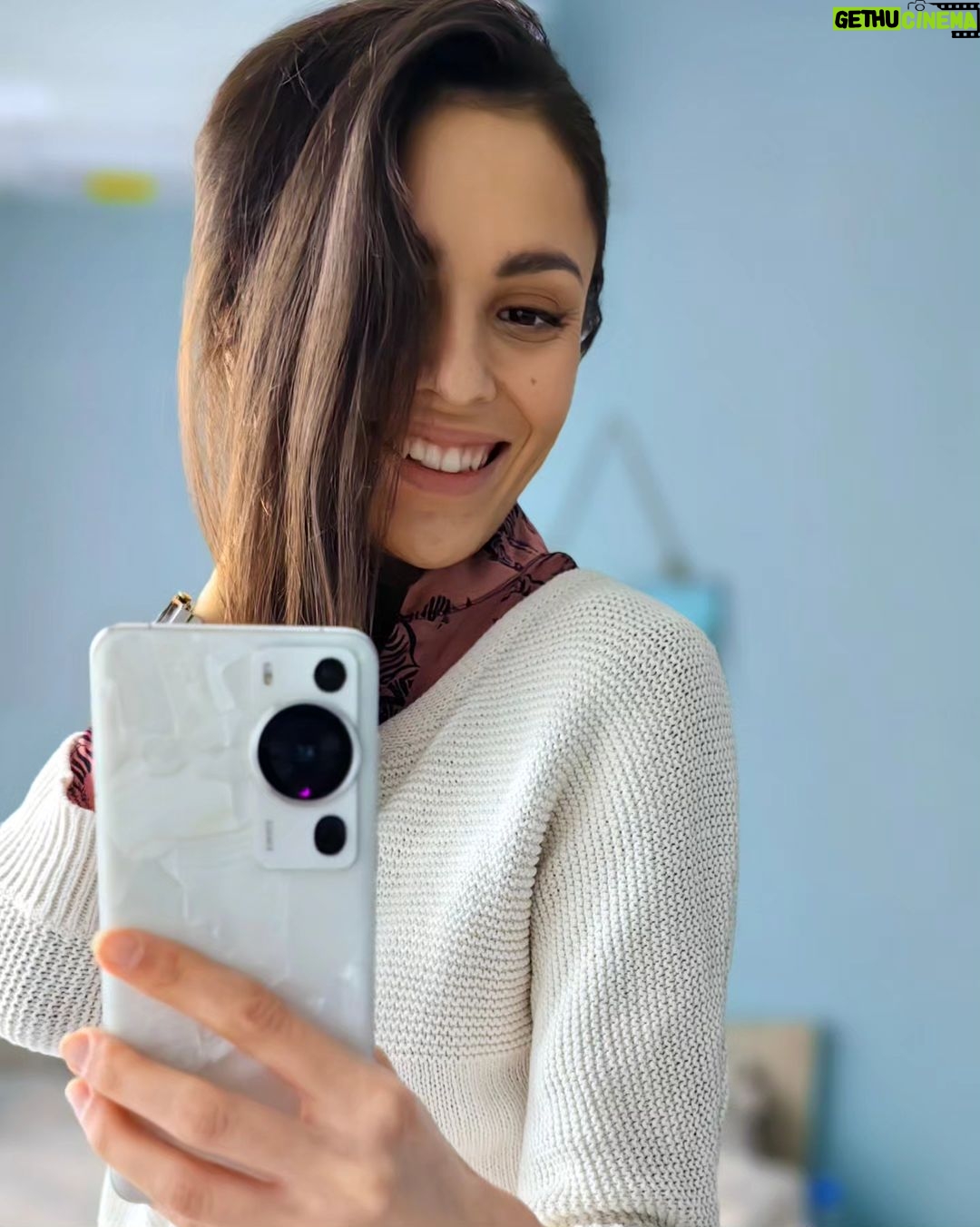 Evelin Kostova Instagram - Любов от пръв поглед. #HuaweiP60Pro #RococoPearl ❤️