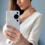 Evelin Kostova Instagram – Любов от пръв поглед. #HuaweiP60Pro #RococoPearl ❤️