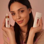 Evelin Kostova Instagram - Ето я новата ми любима комбинация от @lorealparis 😊 Знам, всички вече се съмняваме, че лятото ще дойде 😃 но е време да активираме защитата! 🕶️ Представям ви новия продукт Daily SPF Fluid, който идеално се съчетава с любимото ми Vitamin C 🍊 Страхотен е за тези от вас, които искат да нанасят фактор ежедневно, но обикновено 50+ са им прекалено тежки. Този флуид има лека и немазна структура, изобщо не се усеща и е подходящ за всеки тип кожа. #lorealskin #LOREALPUREVITAMINC #VITAMINC #lorealskin #partnership