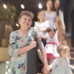 Evelin Kostova Instagram - Влизам в новото ниво с много мечти, малко планове и с верни приятели! Миналите 10 бяха супер, пожелавам си следващите 10 да са също такива (може и ×2) ;) Много момичета, много нещо 😅🙄