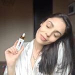 Evelin Kostova Instagram - От известно време кожата ми също "поглъща" витамин C и съм почти сигурна, че това е причината да изглежда свежо сутрин 😁 С Loreal Paris Revitalift Clinical серум ви запознах съвсем наскоро, а днес ви напомням, че е 💥Подходящ за чувствителна кожа 💫Не запушва порите ✨Ефективен за всички тонове и типове кожа 🌟Мощни активни съставки 🍋ЧИСТ ВИТАМИН C Помага за възстановяване на блясъка и облекчаване на признаците на стареене. #lorealskin #LOREALPUREVITAMINC #VITAMINC #LOREALSKIN #partnership @lorealparis