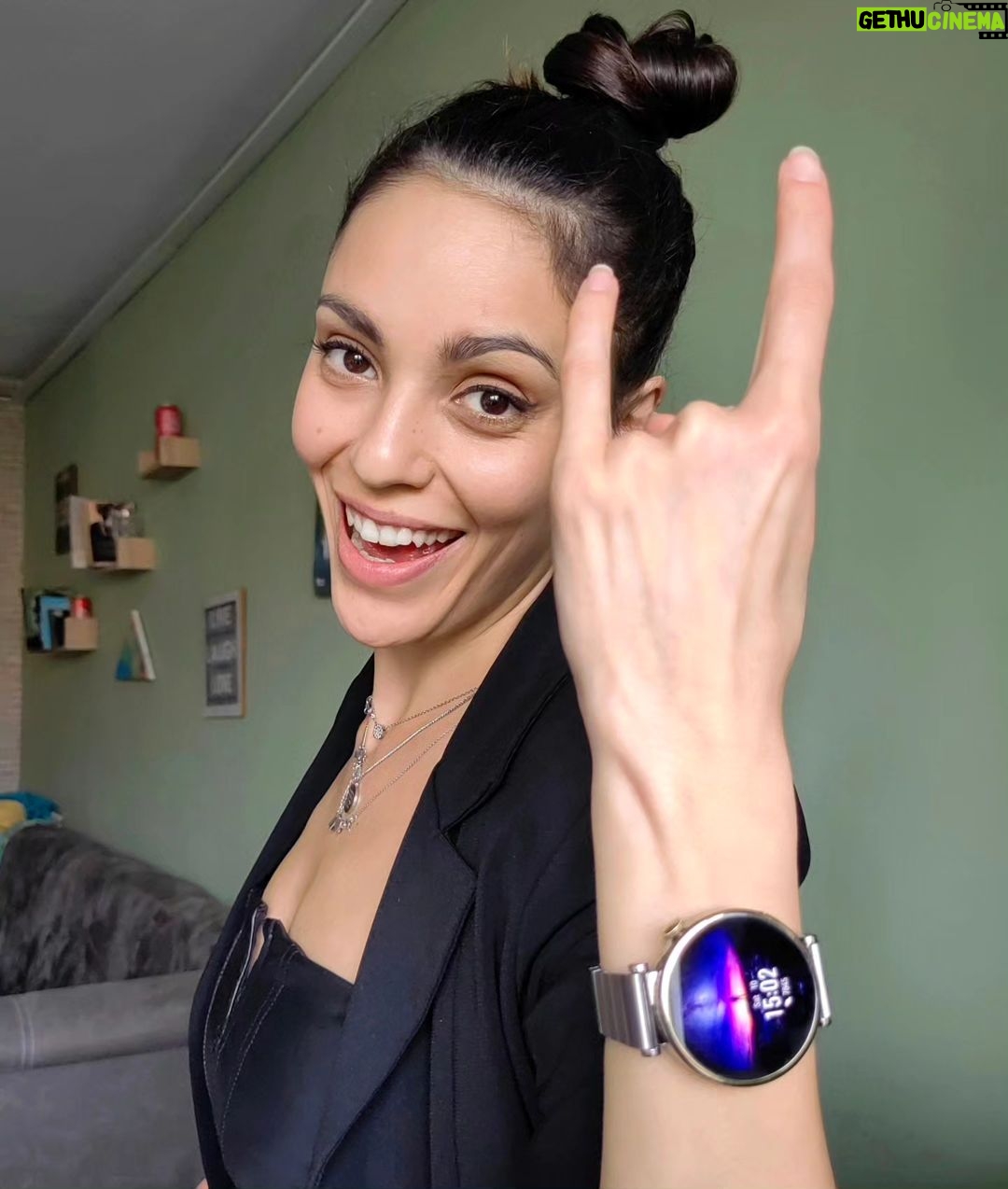 Evelin Kostova Instagram - Моят валентински #HuaweiWatchGT4 е вече тук ❤️