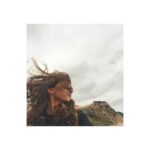 Ezgi Asaroğlu Instagram - — yaşadığım anların, onları yaşarken anıya dönüştüğünü algılar, onları yaşarken anılaştırırdım. sonra bunu en güzel biçimde savinio'da okudum: yaşanan an da anı olacak. — #tezerözlü #kalanlar #albertosavinio todays moment becomes tomorrows memory