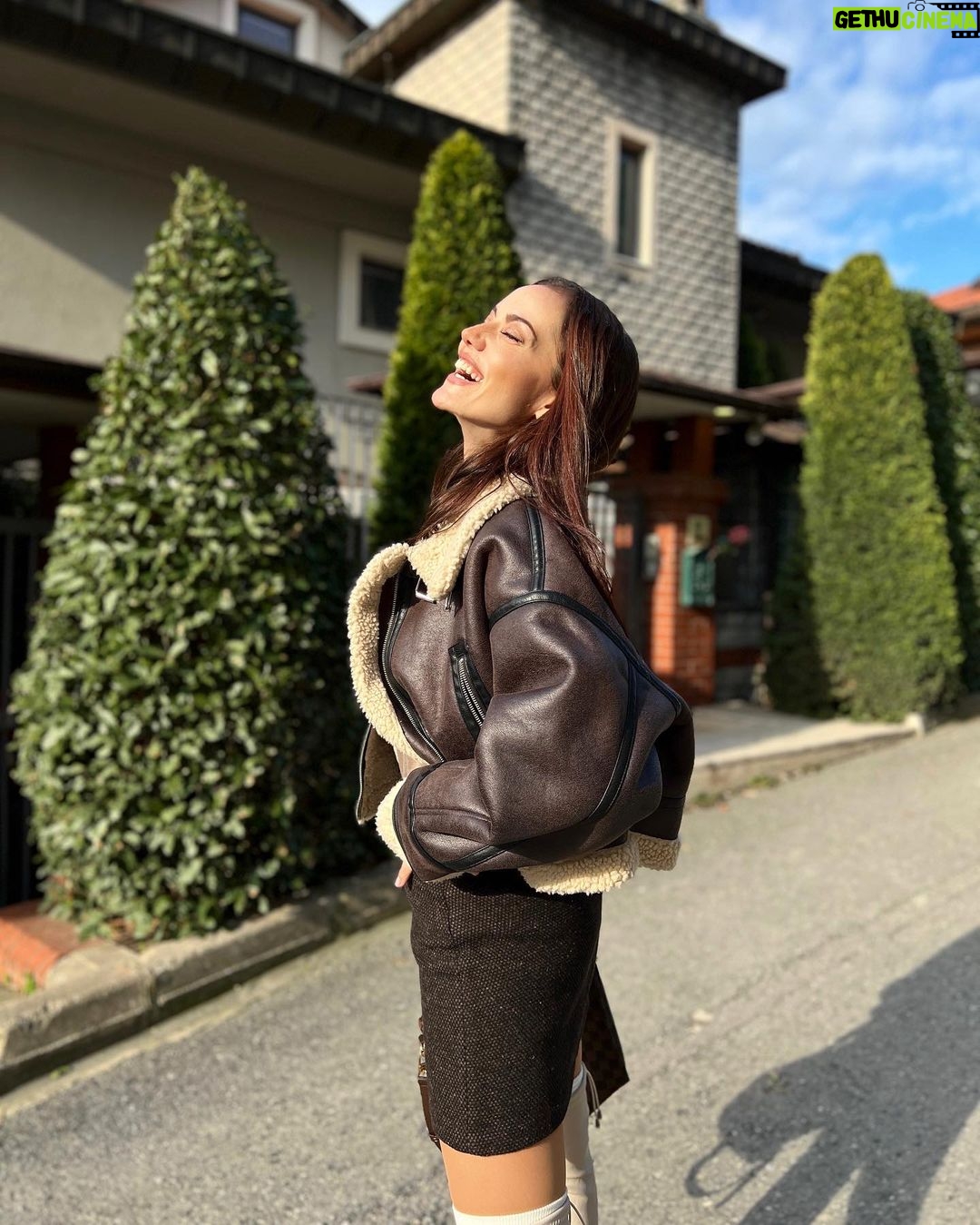 Fahriye Evcen Instagram - Işıl ışıl, umudu bol bir yıl olsun dileklerimle.. 🤎✨🥂#2024