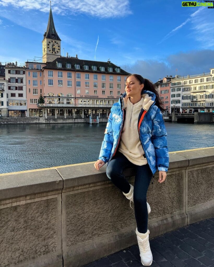 Fahriye Evcen Instagram - 🧊 Switzerland, Swiss