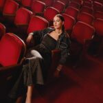 Fahriye Evcen Instagram - 🌓 @koton Yayın Direktörü: @isiksimsek Röportaj: @eylulsolakoglu Fotoğraf: @korayparlak Styling: @nazlikayran Styling Asistanı: @ekinsuoktar , @yoncastalf Saç: @mutluahmet.sinan Makyaj: @elcinmutlu_ Fotoğraf Asistanı: @_okanaltin Makyaj Asistanı: @suleymannakgul Işık Şefi: @kiviuzman Işık Asistanları: @mertatss , @ardaseyrekkk Video: @aliarslanfilms Video Asistanı: @edxngin Prodüksiyon: @ebrudoner Mekan: @sestiyatrosu Ajans: @idiletisim @simgebirben #InStyleTurkiye #FahriyeEvcen #VePerde