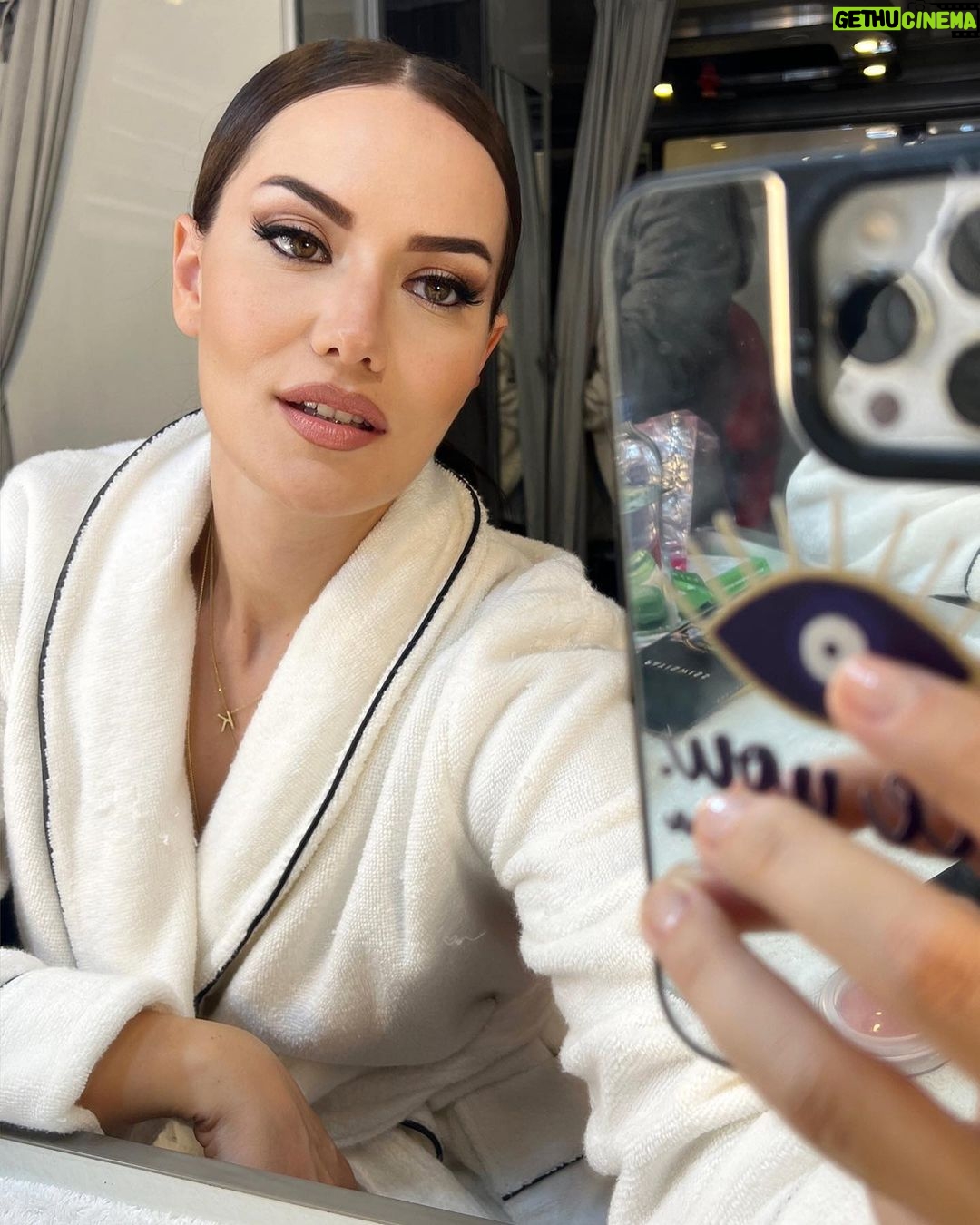 Fahriye Evcen Instagram - ✨ G' morning! 💋✨
