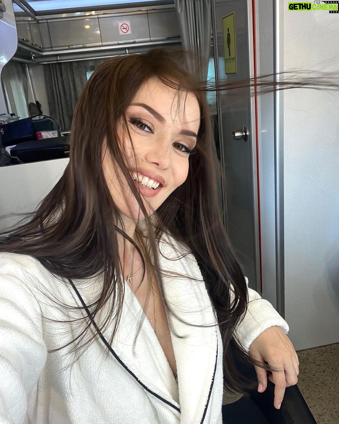 Fahriye Evcen Instagram - ✨ G' morning! 💋✨