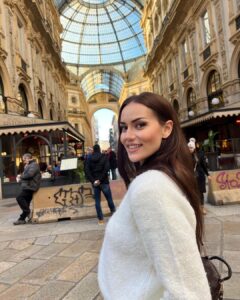 Fahriye Evcen Instagram - 🗿#milan