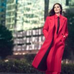 Fahriye Evcen Instagram - Koton Cumhuriyet Kırmızısı Koleksiyonu @evcenf ile sokakta, kışın vazgeçilmez parçalarında!❤️ Fahriye Evcen’nin seçkisi, şimdi Koton mağazalarında, mobil uygulamamızda ve koton.com’da! #ÇıkOrtaya #İşBirliği