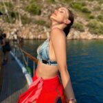 Fahriye Evcen Instagram - Aloha! 🌺😍