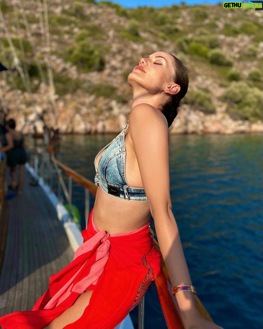 Fahriye Evcen Instagram - Aloha! πΊπ