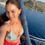 Fahriye Evcen Instagram - Aloha! 🌺😍