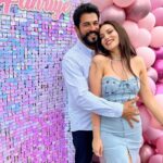 Fahriye Evcen Instagram - Aşkım İyiki 💜🤍 … Nice senelerin olsun kuzum seni seviyorum ve seviyoruz👨‍👩‍👦‍👦 #happybirthday 🎉🎁🎂