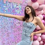 Fahriye Evcen Instagram - 🩷 Hey there! It's my birthdaaayy 🤩🥳