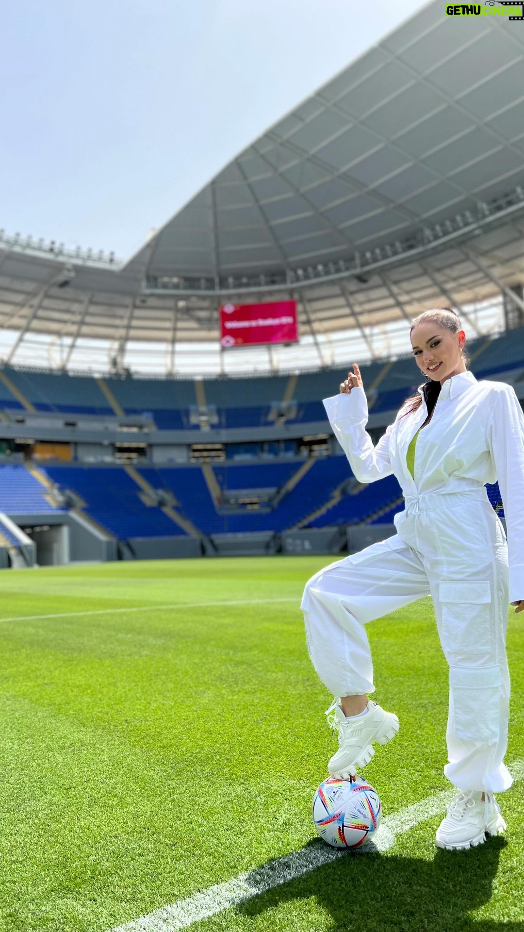 Fahriye Evcen Instagram - İlk gol benden ⚽️👊🏻😉 #Fifa #DünyaKupası #visitqatar #işbirliği