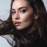 Fahriye Evcen Instagram - Canım @hakangence ile yıllar sonra bu güzel söyleşi için buluştuk.. 'Hürriyet Pazar' ekinde buluşmak üzere.. Keyifli okumalar.. 😊 @muhsinakgunofficial 📸 @mutluahmet.sinan 💇🏻‍♀️ @aynnur 💄 @hakangence ✍🏻 @hurriyethaftasonu 📰 @simgebirben 🌸