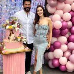 Fahriye Evcen Instagram - Aşkım İyiki 💜🤍 … Nice senelerin olsun kuzum seni seviyorum ve seviyoruz👨‍👩‍👦‍👦 #happybirthday 🎉🎁🎂