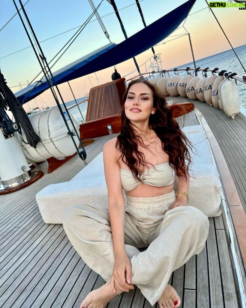 Fahriye Evcen Instagram - Ahoy! 🙋🏻‍♀️