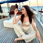 Fahriye Evcen Instagram - Ahoy! 🙋🏻‍♀️