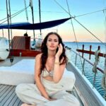Fahriye Evcen Instagram - Ahoy! 🙋🏻‍♀️