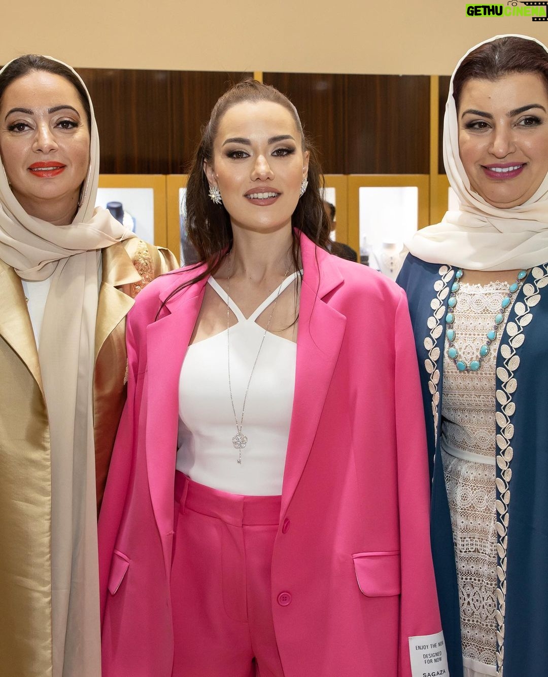 Fahriye Evcen Instagram - I litterally had the best time in Qatar π« the Doha Jewellery & Watch Exhibition 2022 was spectacular π and especially the Turkish pavillion made me proud βπ» such amazing place, such warm & hospitable people, thank you ππ #AD #iΕbirliΔi #VisitQatar #DJWE2022 @qatarcalendar @visitqatar