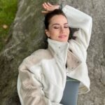 Fahriye Evcen Instagram - 🪨🗿