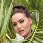 Fahriye Evcen Instagram - 🪨🗿