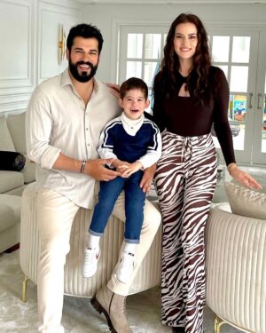Fahriye Evcen Instagram - Mutlu Bayramlar 🍬😊