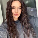 Fahriye Evcen Instagram - Glowing by @mugeacuner 💋