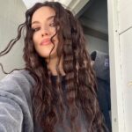 Fahriye Evcen Instagram - Glowing by @mugeacuner 💋