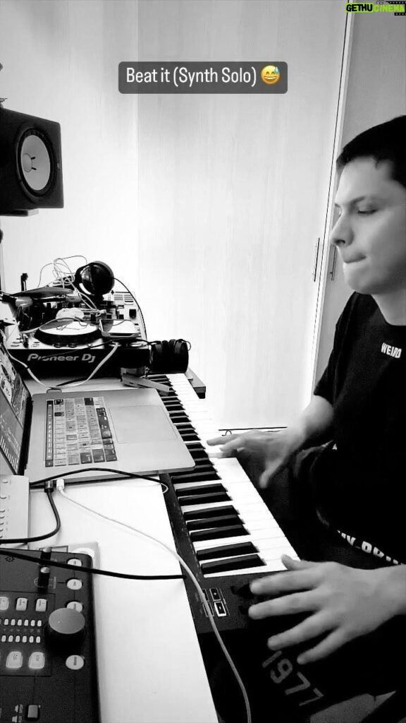 Fainal Instagram - Me siento como @eddievanhalen tocando el solo de Beat it para @michaeljackson