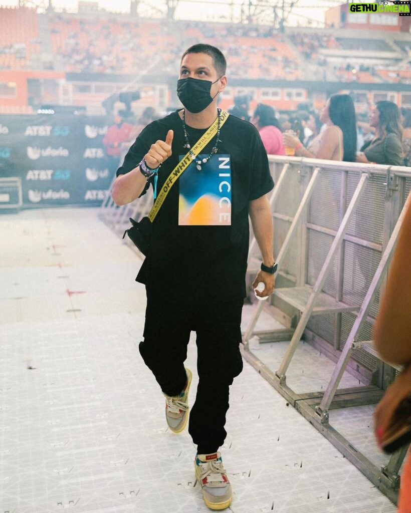 Fainal Instagram - Always with mask hahah 😷 Thanks for the shot Ma g @filmfoot 📸