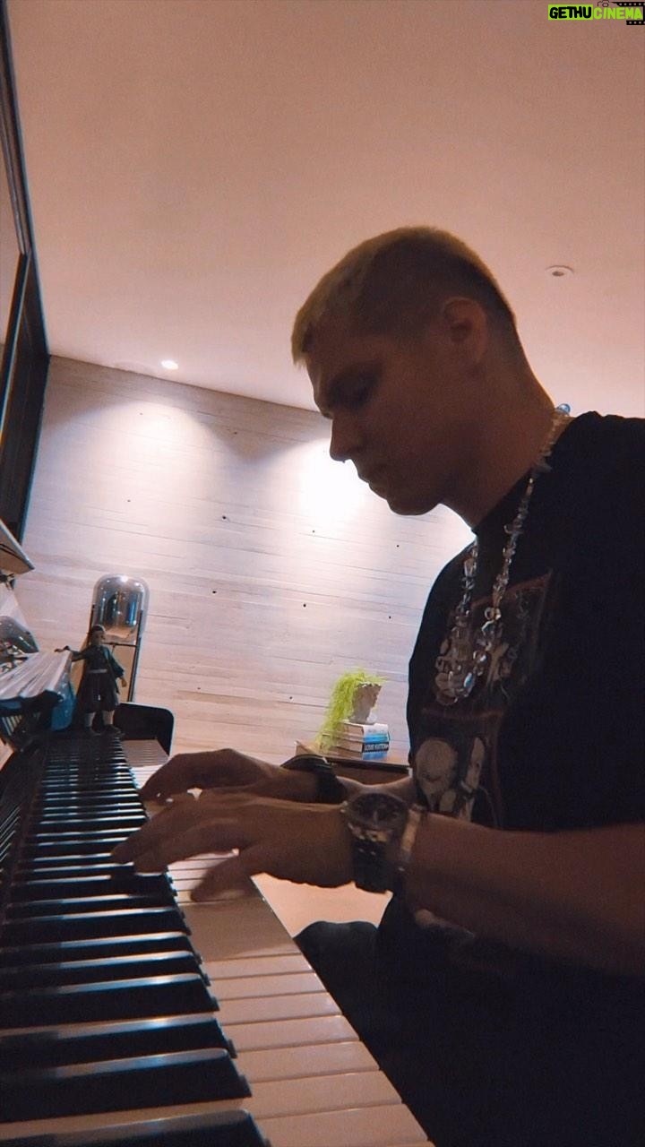 Fainal Instagram - #kimetsunoyaiba #demonslayer 🎹😍🔥