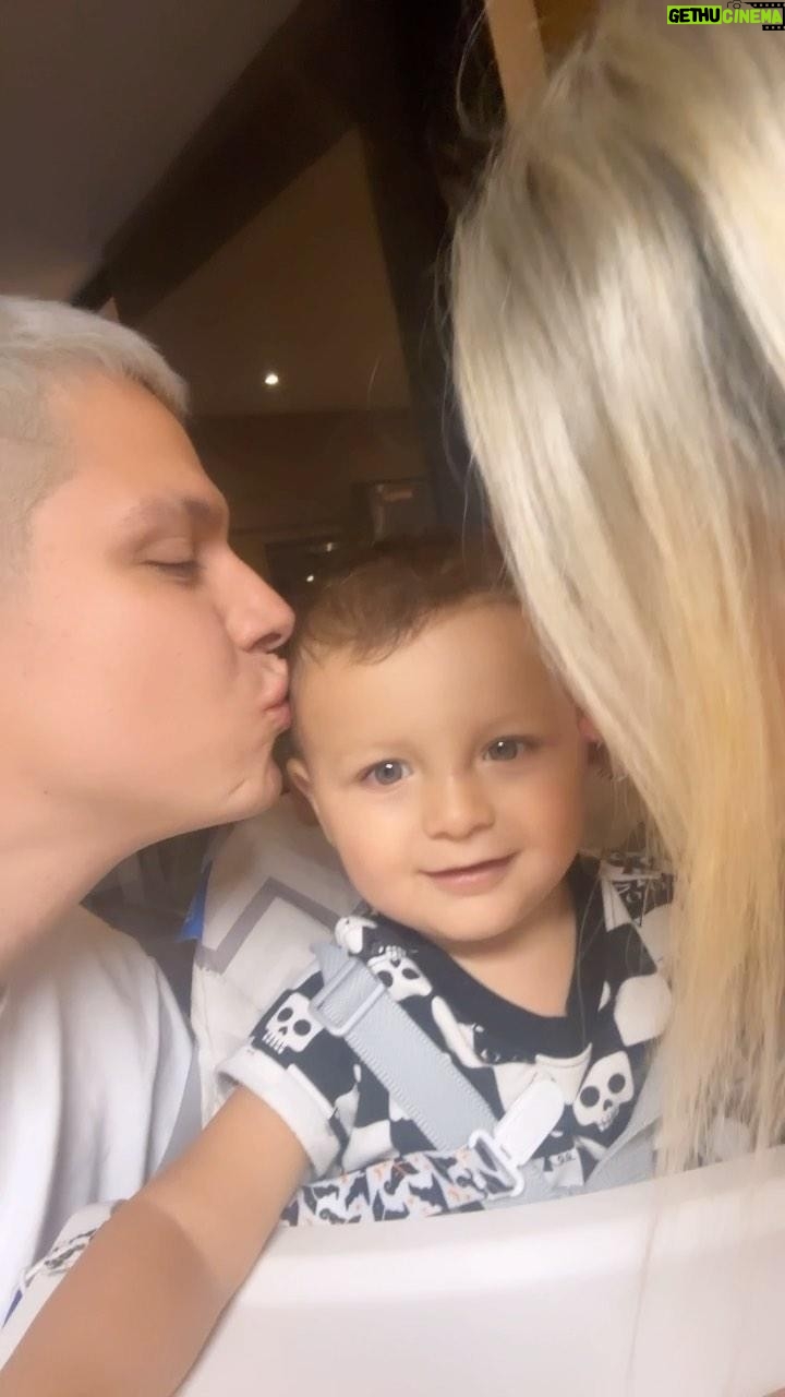 Fainal Instagram - Dedícale esta canción al amor de tu vida 😍💙 #Enmipiel @piso21 x @fainalyshako