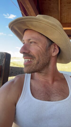 Falk Hentschel Instagram - For all my fellow artists and those that feel stuck, try to find a childhood dream aside from your first calling that you can actually make happen. Be courageous to overcome any fears that might hold you back and. be rewarded. It’s the horseman life for me what’s yours?