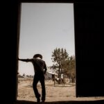 Falk Hentschel Instagram - @dianes_riding_place has brought me so much joy and peace when i needed it the most. Thank you from the bottom of my heart Diane and the herd. photo by the incredible @fiorella_occhipinti Tumalo, Oregon