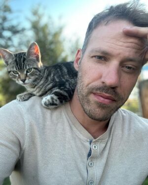 Falk Hentschel Instagram - This guy came by for a photoshoot on the ranch. I feel like he kinda mimicked my expression/vibe for each pic. He tries to hang out on my shoulder whenever i sit down anywhere. Lovely company. Minus the claws in my back as he takes his seat.😃