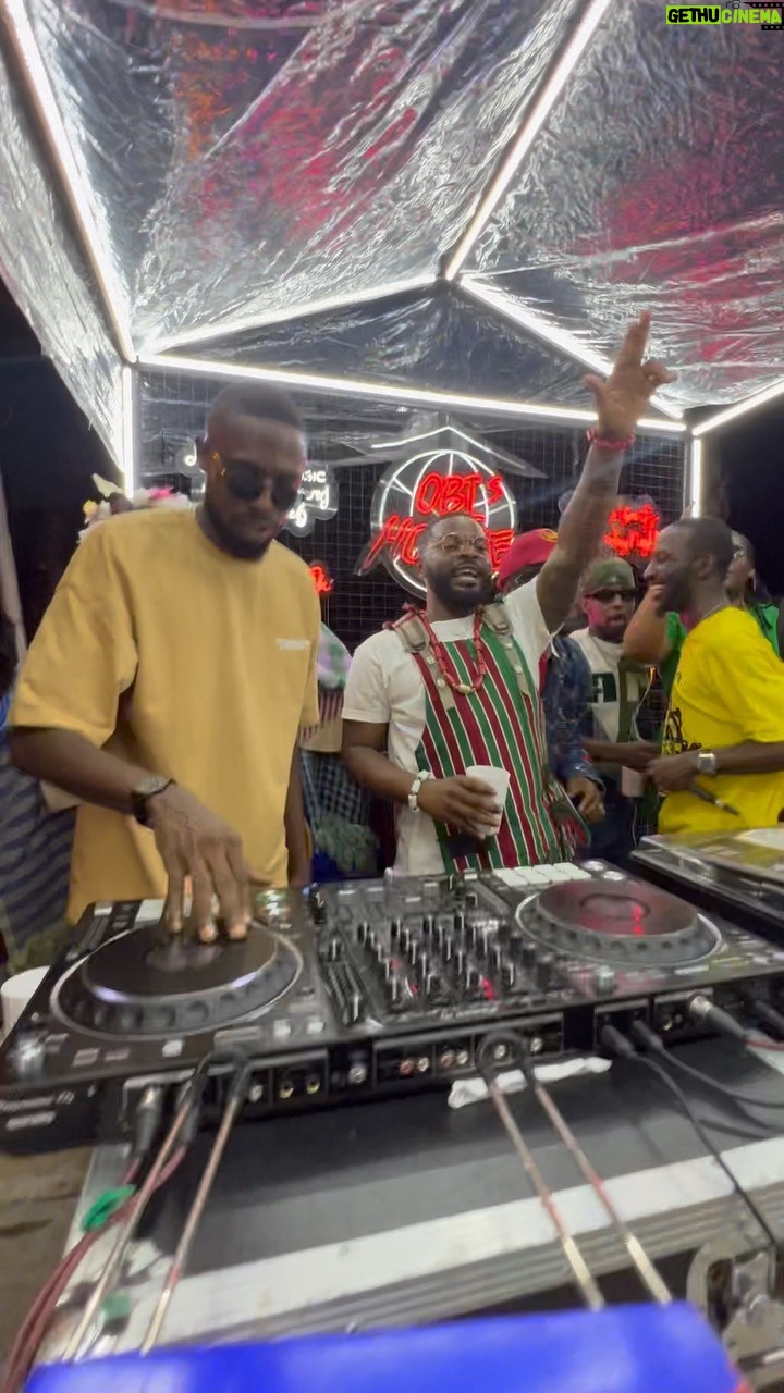 Falz - 63.2K Likes - Passed the Obi’s House test, in flying colours 🔐 🔋
We ousssiiiide 🦾
My G @zoroswagbag in the cut 🫶🏾
#NDIIKE